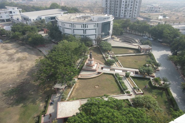 https://cache.careers360.mobi/media/colleges/social-media/media-gallery/1090/2019/7/8/Whole University  view of Suresh Gyan Vihar University Jaipur_Campus-view.jpg